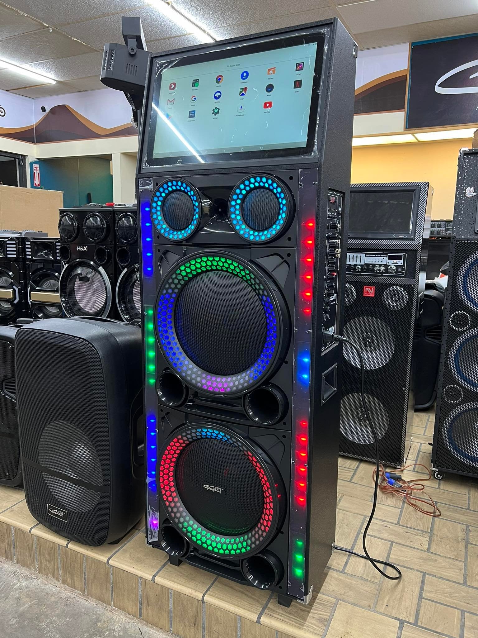 GM PARTY II Party Speaker with WiFi 19" Screen